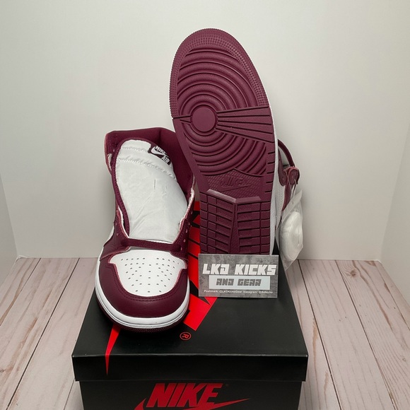 Air Jordan 1 Retro Bordeaux - Picture 4 of 5
